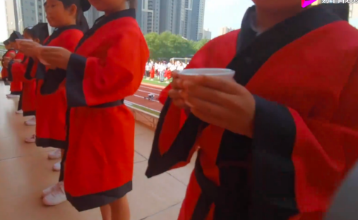 西安一小学重现古代入泮礼 西安一小学重现古代入泮礼